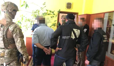 Вимагання 40 000 доларів з погрозами розправи - ДБР затримало керівника підприємства, посадовця ДПС та двох «кримінальних елементів»  (ВІДЕО)